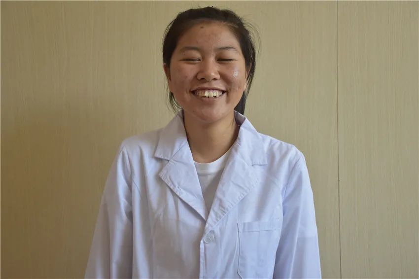 丽江市首位盲人女大学生我想靠自己筹集学费