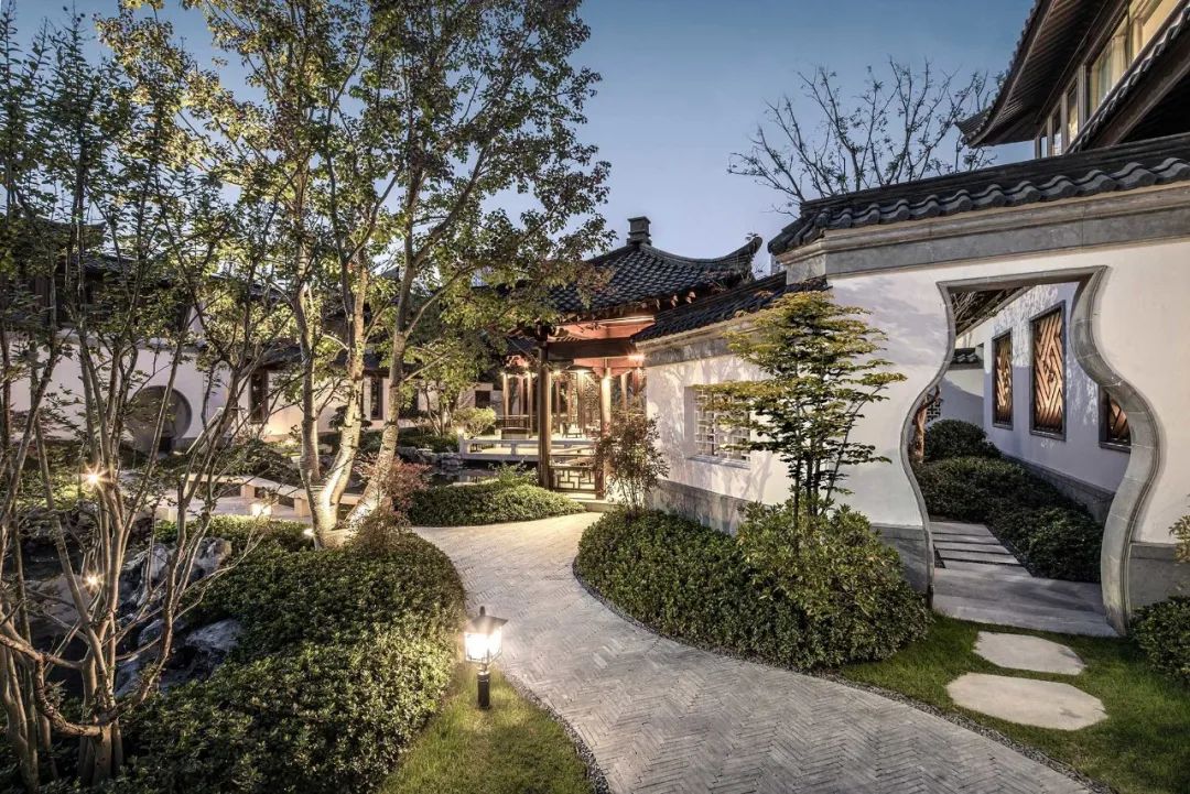 尹山湖最后的倒挂!限价别墅再领证,均价25923元/㎡