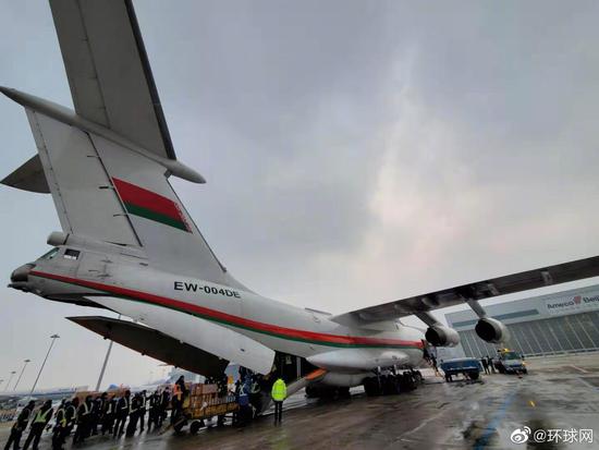 白俄罗斯再派一架军机运来援助物资 总计20吨