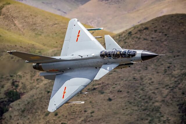 歼10性能超过早期f16,销量却不如枭龙战机,巴基斯坦早有预言