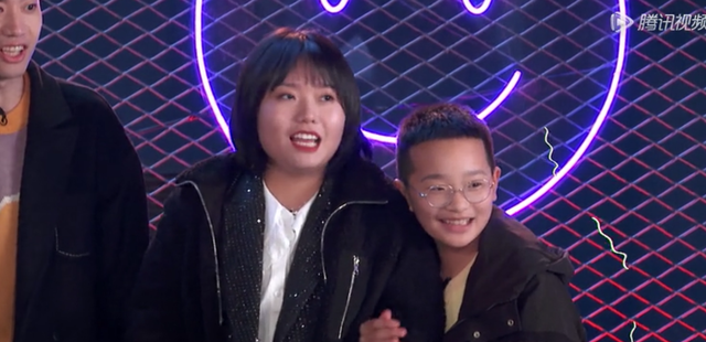 钟美美脱口秀后台忙作业却被李雪琴吐槽这还能考上大学吗