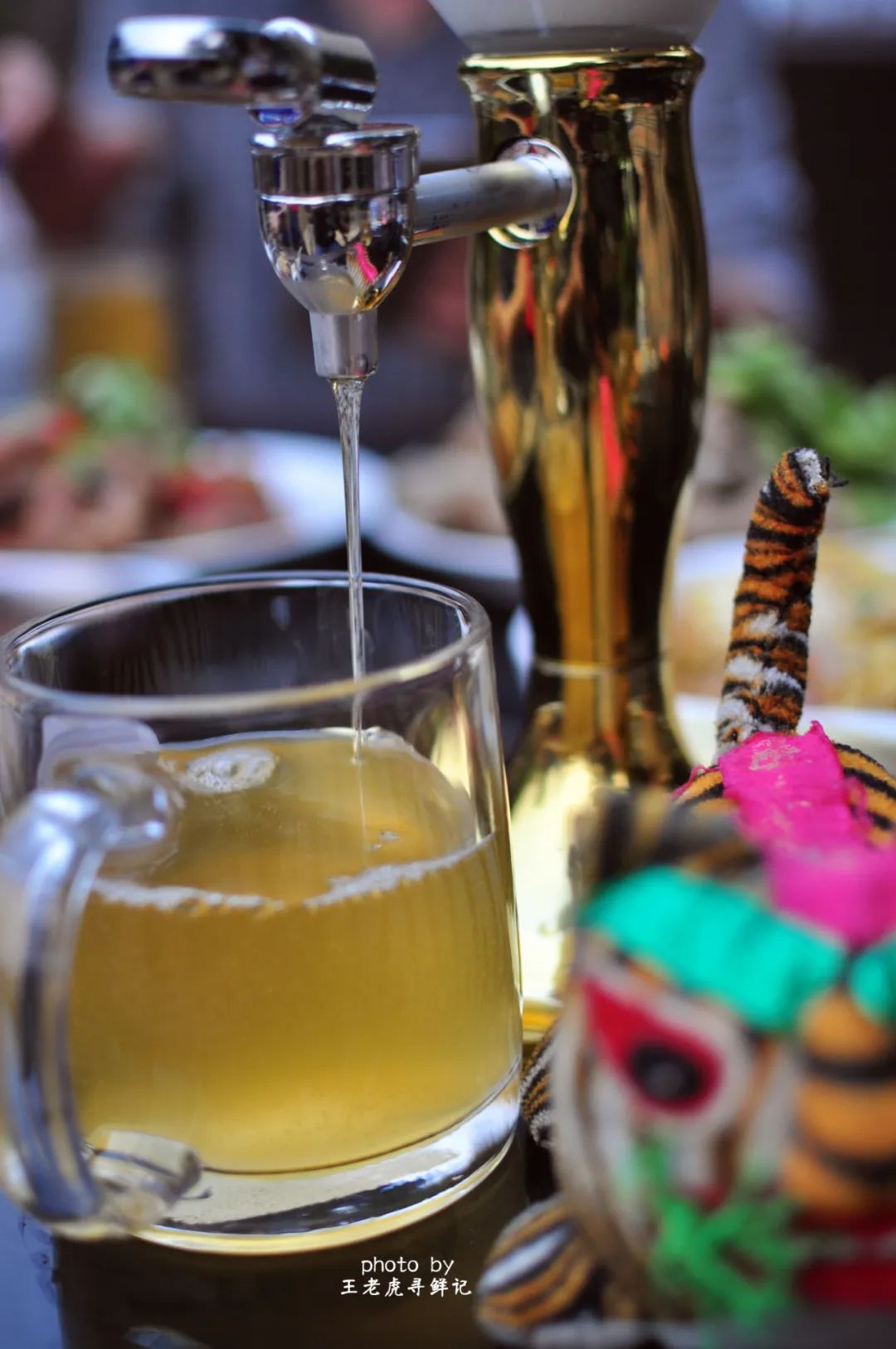 2005年,我来到了一个叫济南的飘着烧烤和扎啤味道的城市.