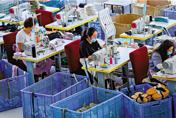 匹克发布态极2.0,阿迪库存超16亿欧元,宝成拟实施高层减薪