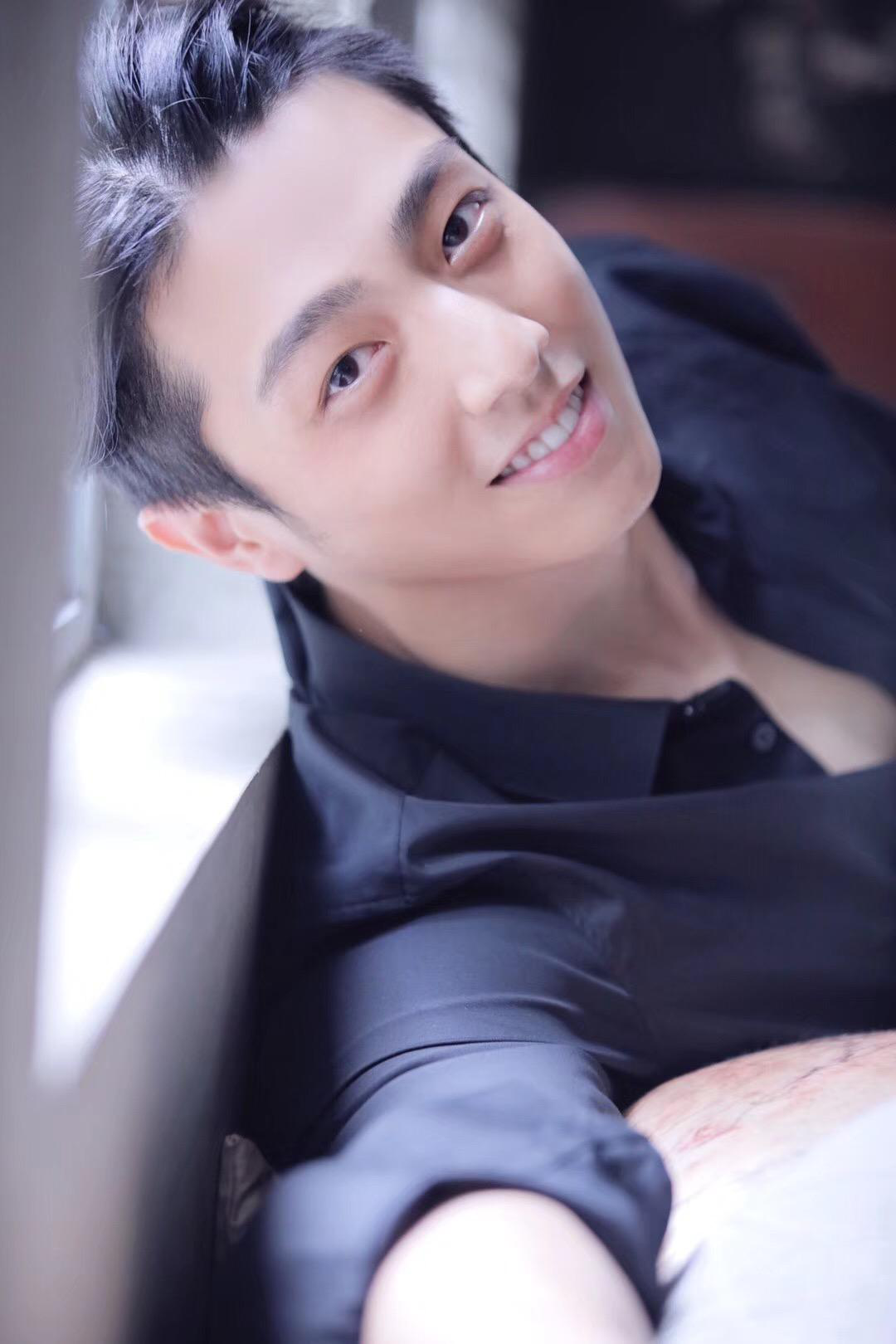 《凤归四时歌》煜王"真香"圈粉,95后硬汉小生陈靖可