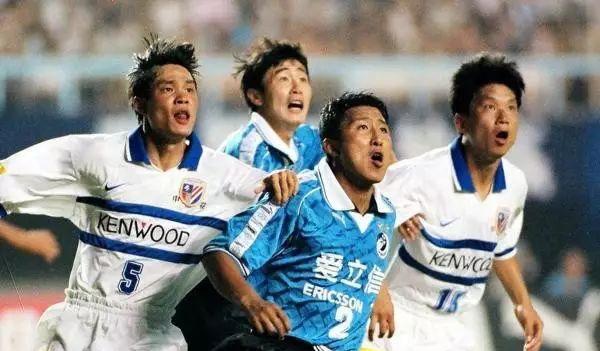 还记得那个支配所有球员恐怖的大魔王范志毅吗?