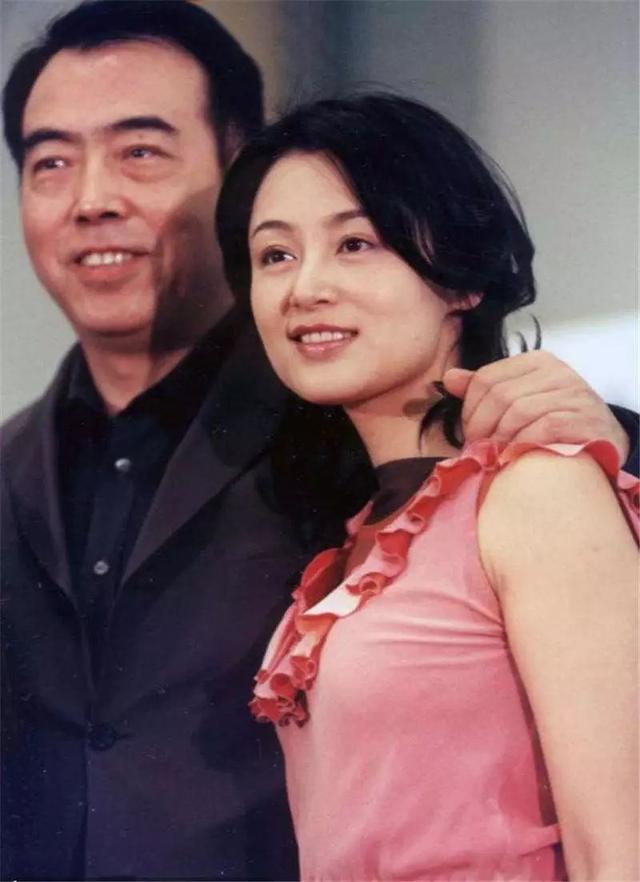 那如果说能再给陈凯歌增加不少知名度的,那肯定是他的妻子陈红了.