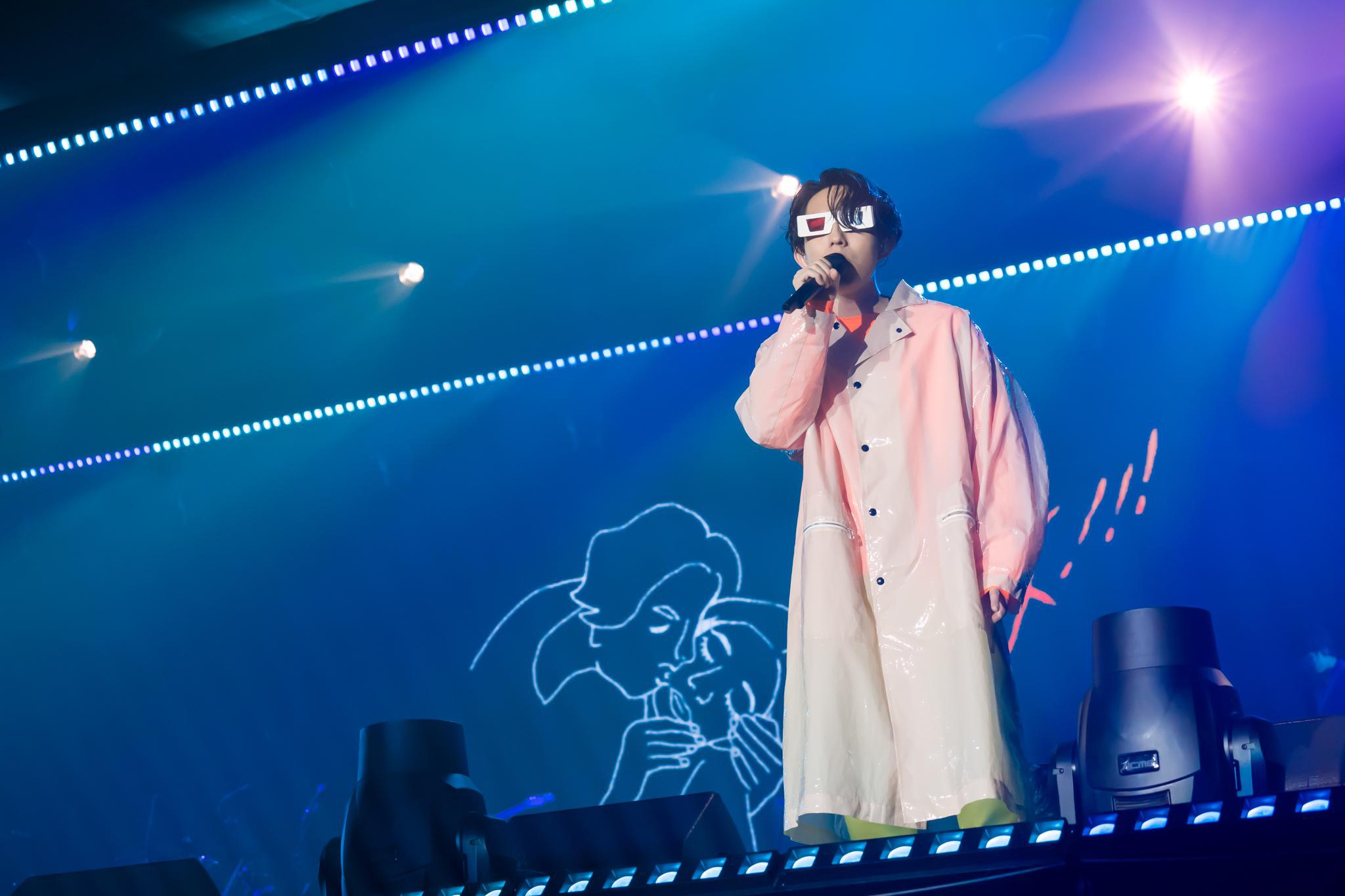 林宥嘉就表示idol是一个在全黑环境下观看更能感受其中之美的演唱会