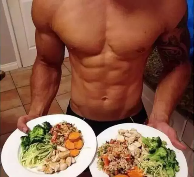 健身前后是黄金增肌时间，怎么吃才能让你的增肌效果翻倍？