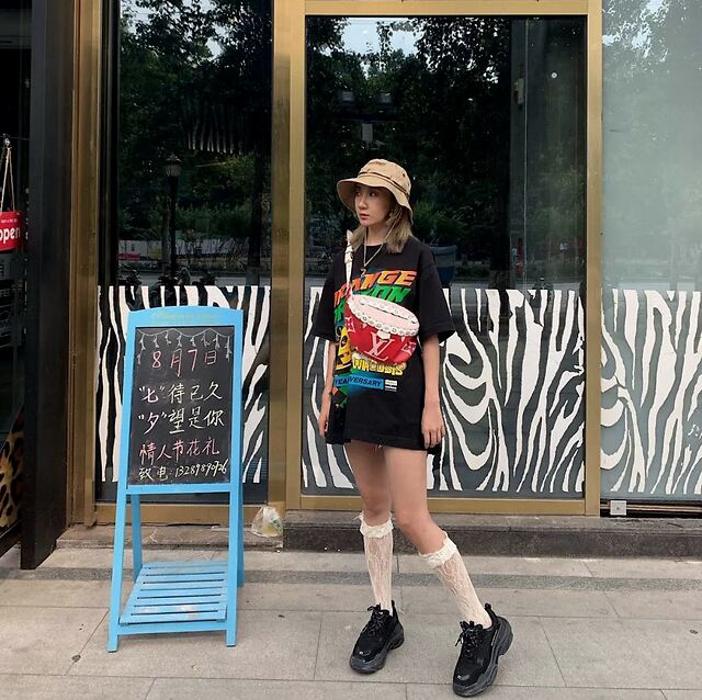 从爷系女rapper到性感甜美女爱豆乃万是追梦还是恰烂钱