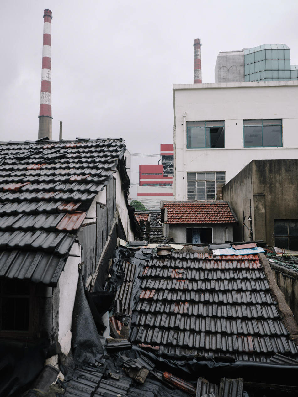 在定海桥129、130地块,几乎每一个角度都能看到这两根大烟囱。