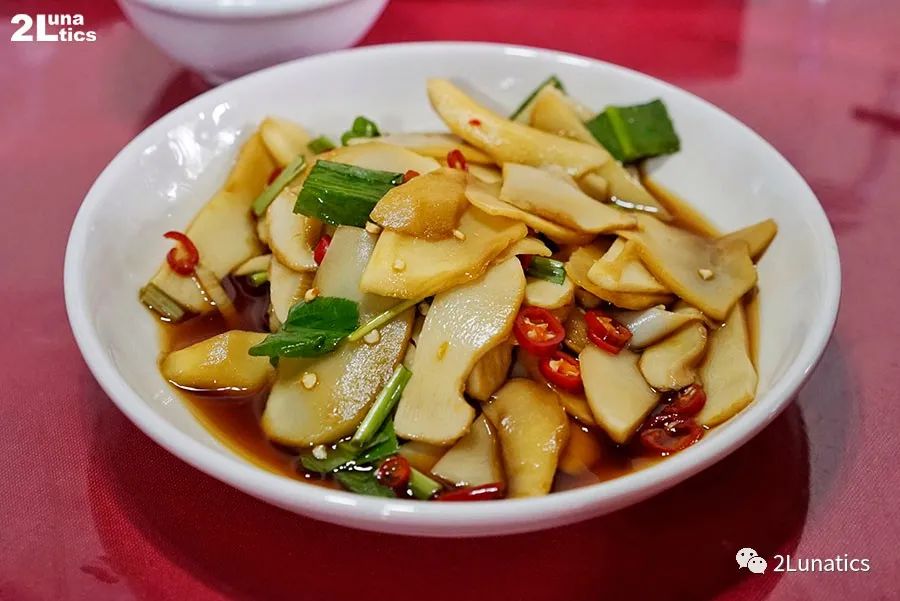 青头菌:量大便宜的常见野生菌.