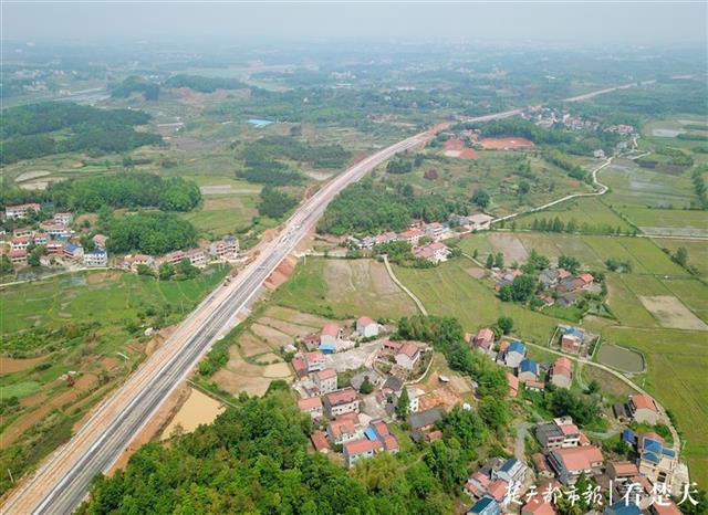 发起建成冲锋号鄂咸高速公路力争年底通车