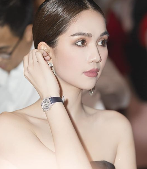 越南anglebaby透视装走戛纳被骂到引起全国关注想火想疯了吧