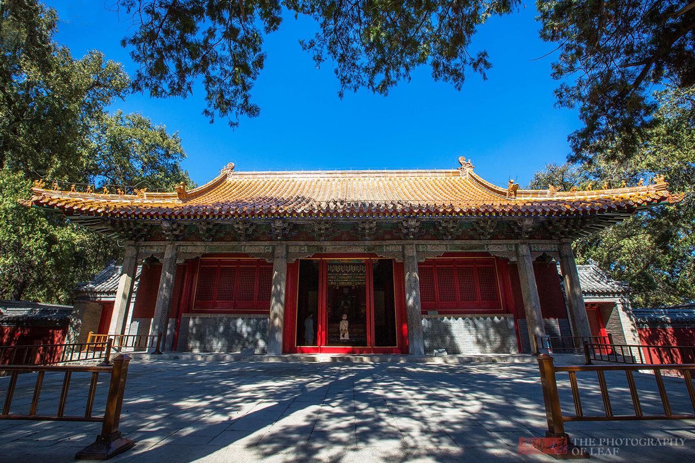 山东孔府大门的对联由纪晓岚所写,竟有两个"错字",怎么回事?__凤凰网