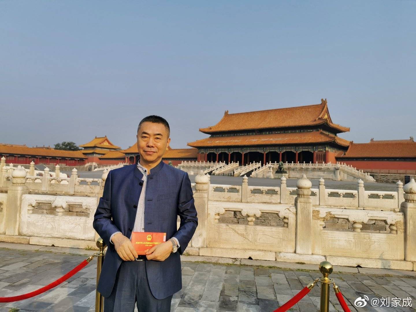 图片来源:刘家成微博全国人大代表,电影导演贾樟柯:数字化生活不能