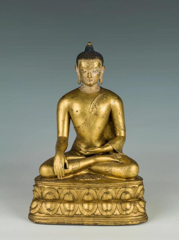 释迦牟尼佛像，清代，铜鎏金，通高24.5厘米，首都博物馆藏
