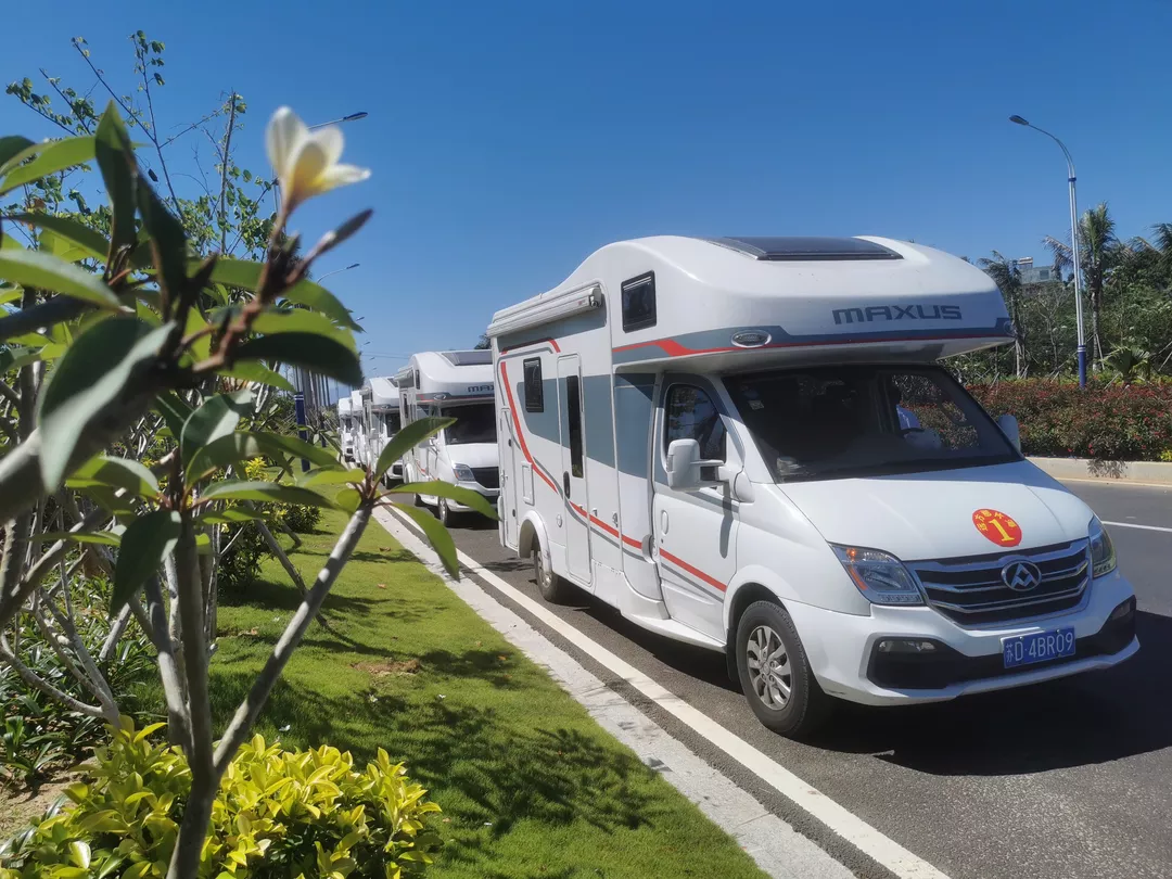 用最炫的姿势游海南三亚,房车自驾远方那片海,在等你!