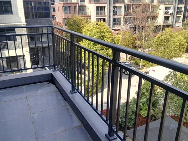阳台护栏的应用