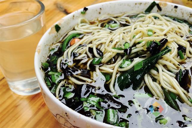 糊辣壳出自重庆丰都?一碗黑乎乎的小面,却是满满的家乡味道