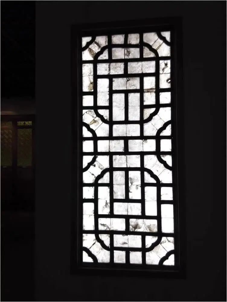 古代窗户的装饰同样丰富多变从形式和构造上,窗与门类似