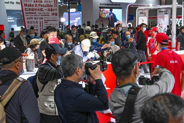 P&E 2021 佳能展台EOS R系统和RF镜头是主角