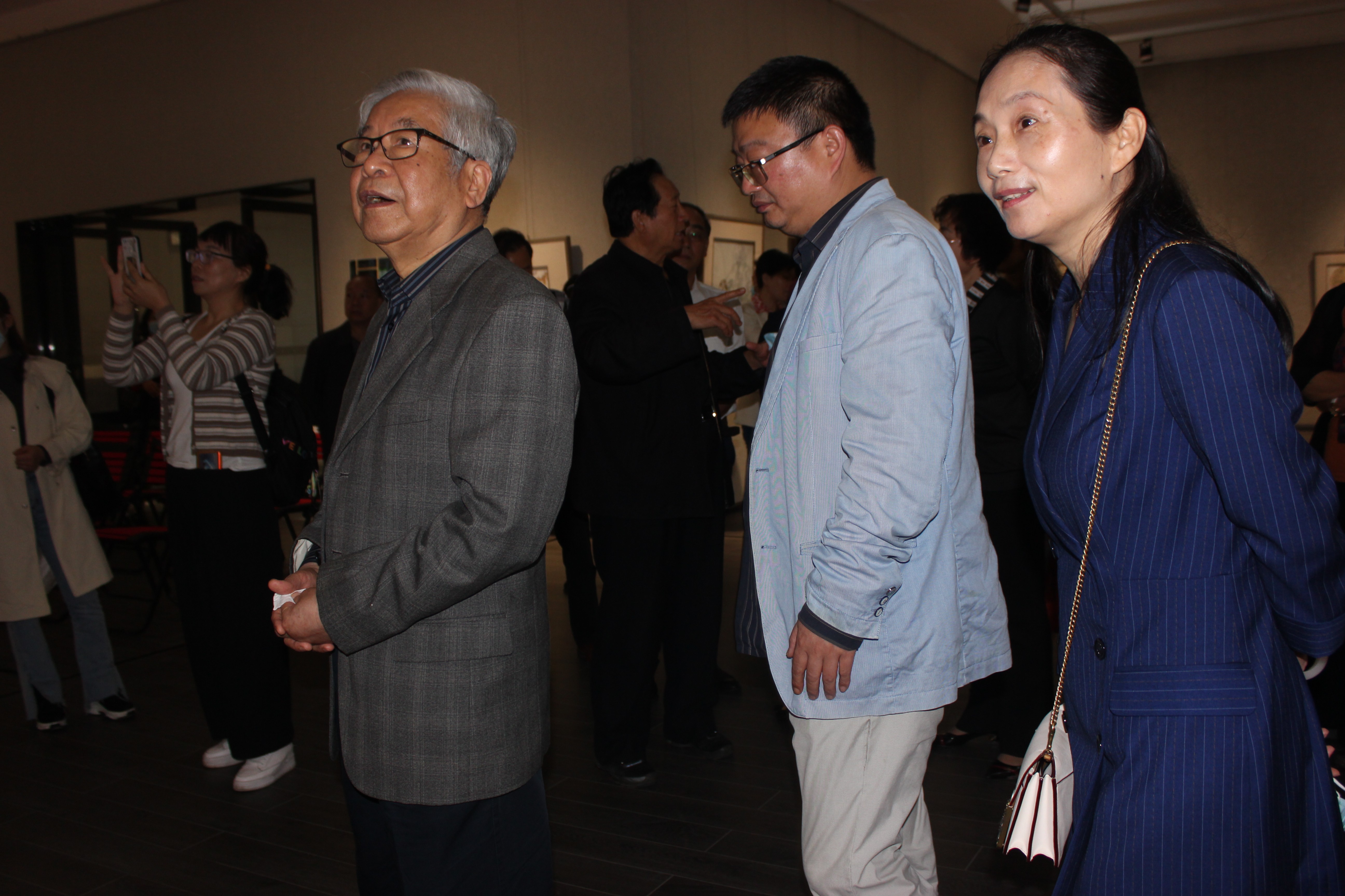 十年磨一剑周冰没骨花鸟画作品展开幕