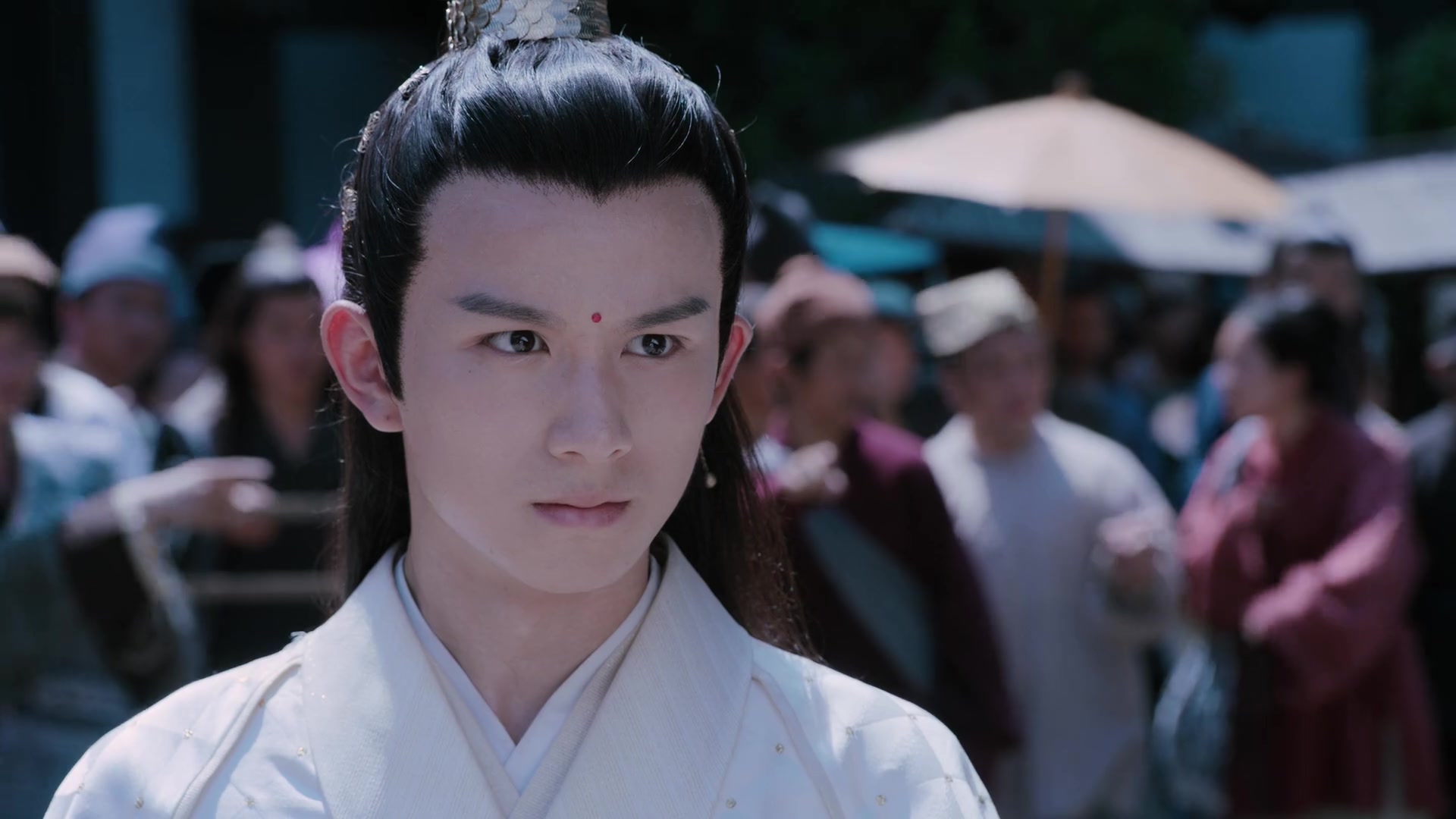 魏无羡正在和"清河百晓生"唠嗑,金凌听到"夷陵老祖"几个字,不由分说上