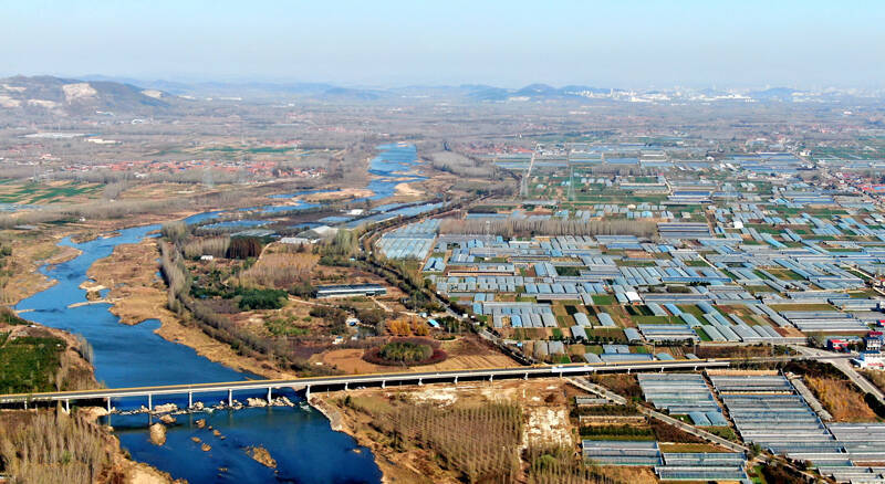 壮观空中俯瞰临沂市沂南县30万亩蔬菜棚海