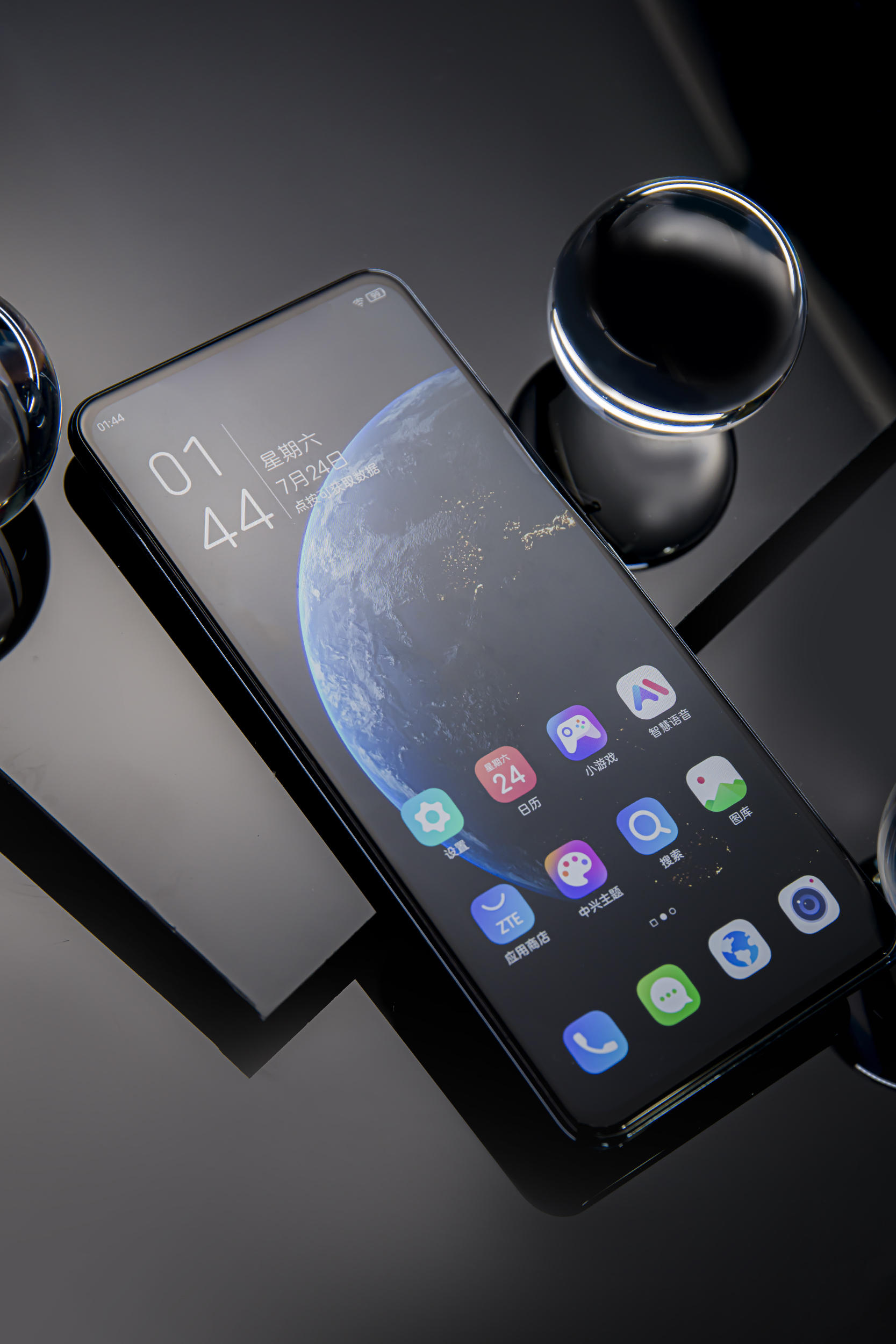 前置摄像头也进入了屏下时代中兴axon30屏下版图赏