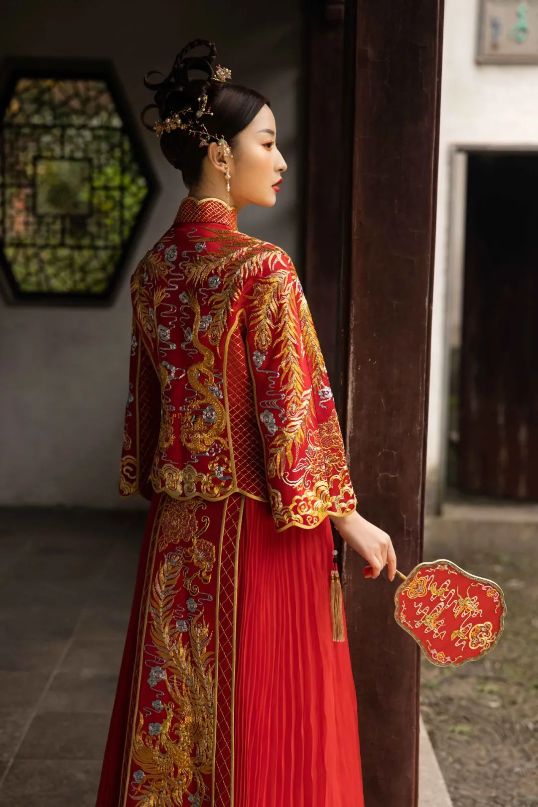 线条流畅纤长的凤凰翩然而至