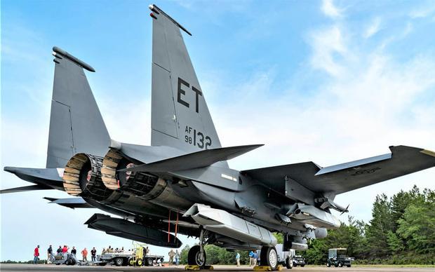 火力超过歼16!美军战斗机能挂5枚巡航导弹,专门用来打航母