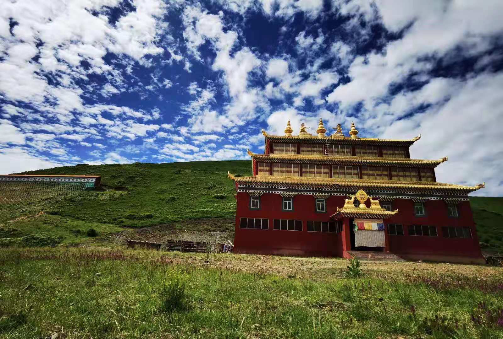 红原县麦洼寺:草原上的耀眼明珠,文化里的璀璨瑰宝