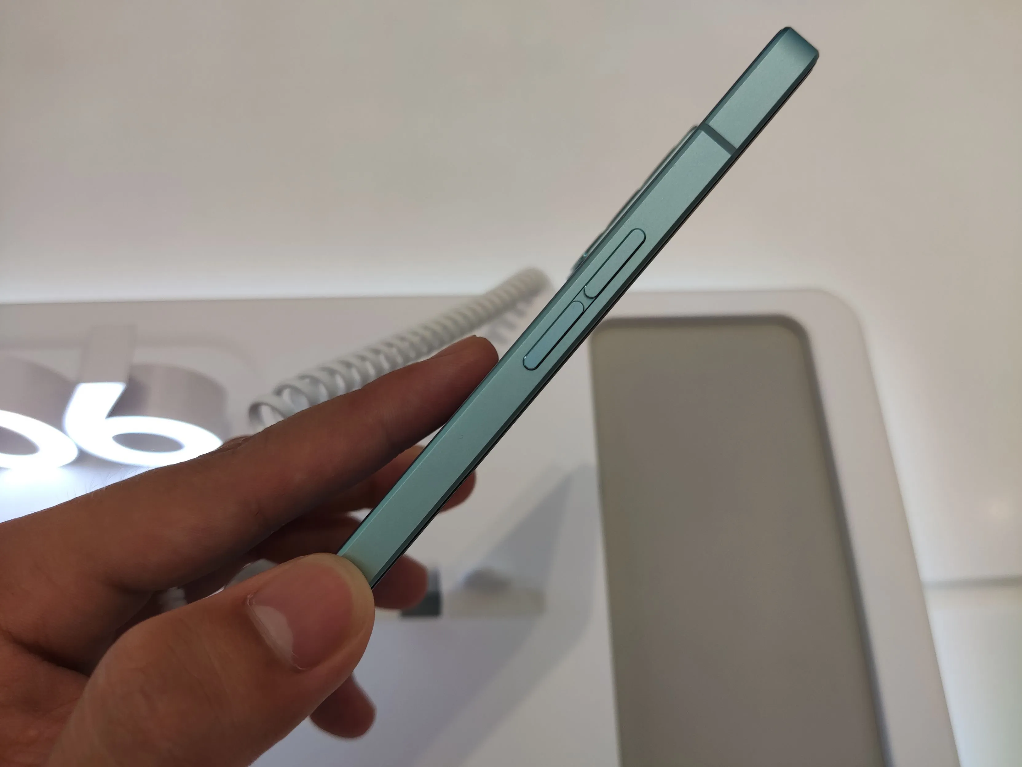 上手oppo reno6:直角边框设计居然越看越喜欢?__凤凰网