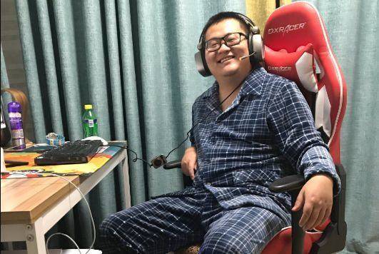 留意网络潮流的人,总会对孙笑川这个名字留下些许印象.