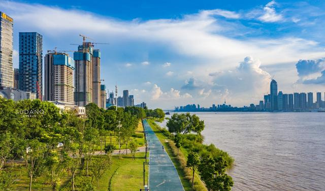 武汉江滩总体面积已超200万平方米:庞大的露天公园,风光壮阔__凤凰网