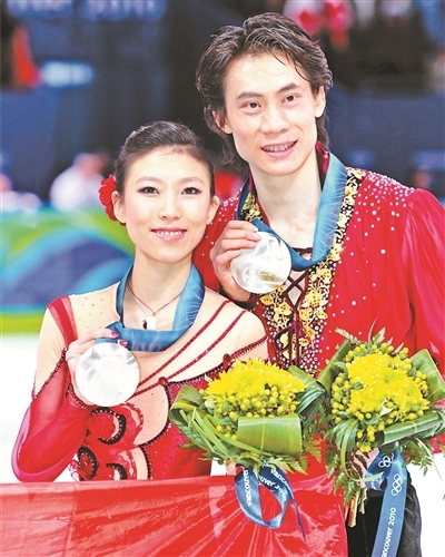 庞清,佟健在温哥华冬奥会收获银牌花样滑冰多情侣,他们因为花滑走到一