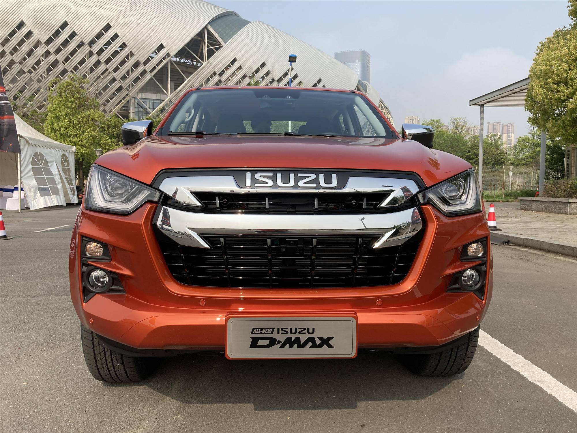 同步海外设计,全新d-max上市,售14.98万起__凤凰网