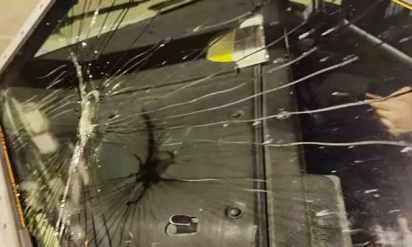 5月8日凌晨，江西航空发布声明，一架波音737-800飞机驾驶舱左前风挡外层玻璃突遇破裂，飞机在临近的兰州中川机场安全落地。