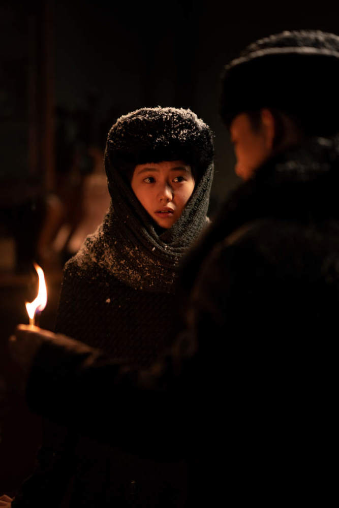 张艺谋悬崖之上首轮点映获好评每个演员仿佛都为角色而生