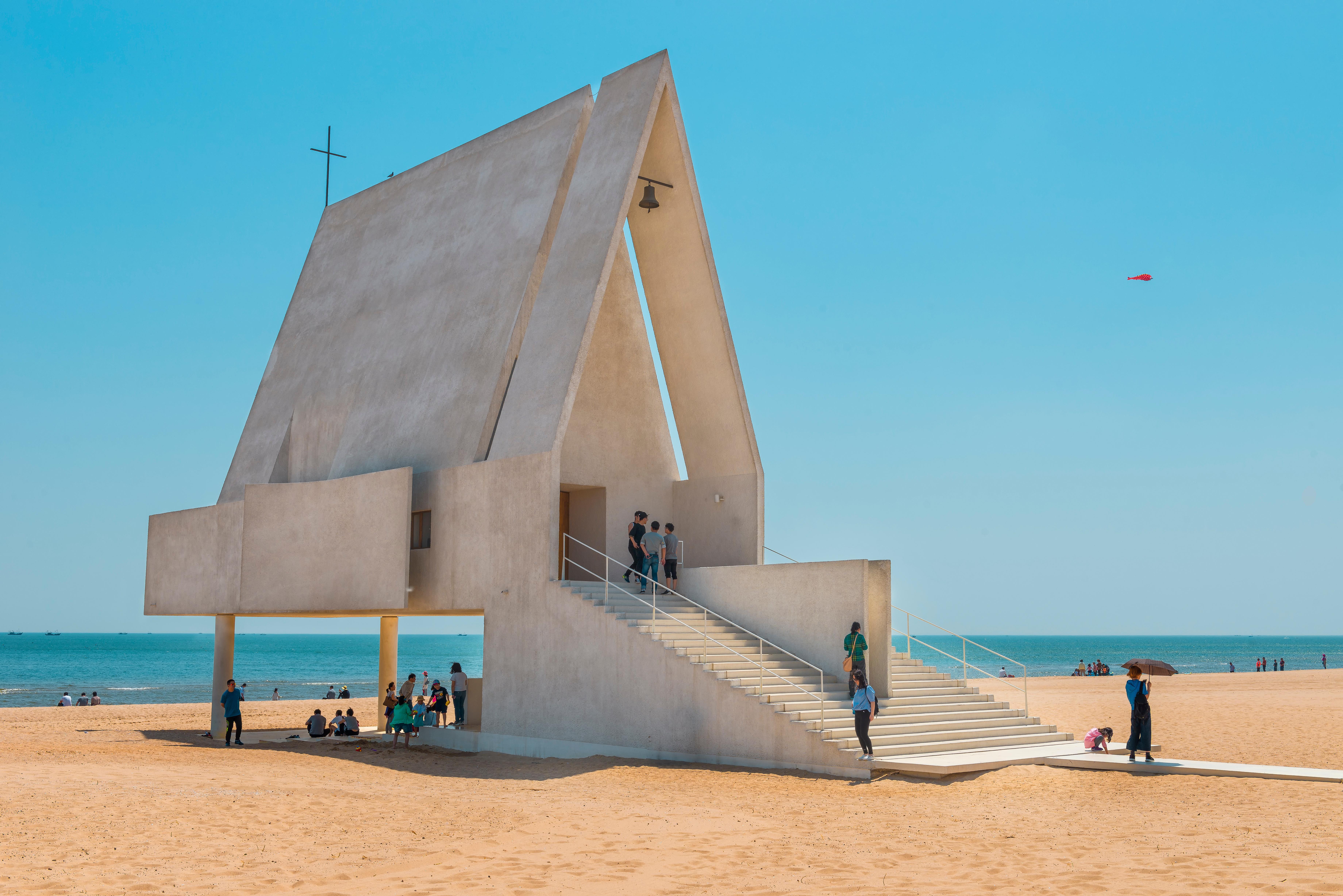 低头看书,抬头看海,这样的图书馆你想来吗?