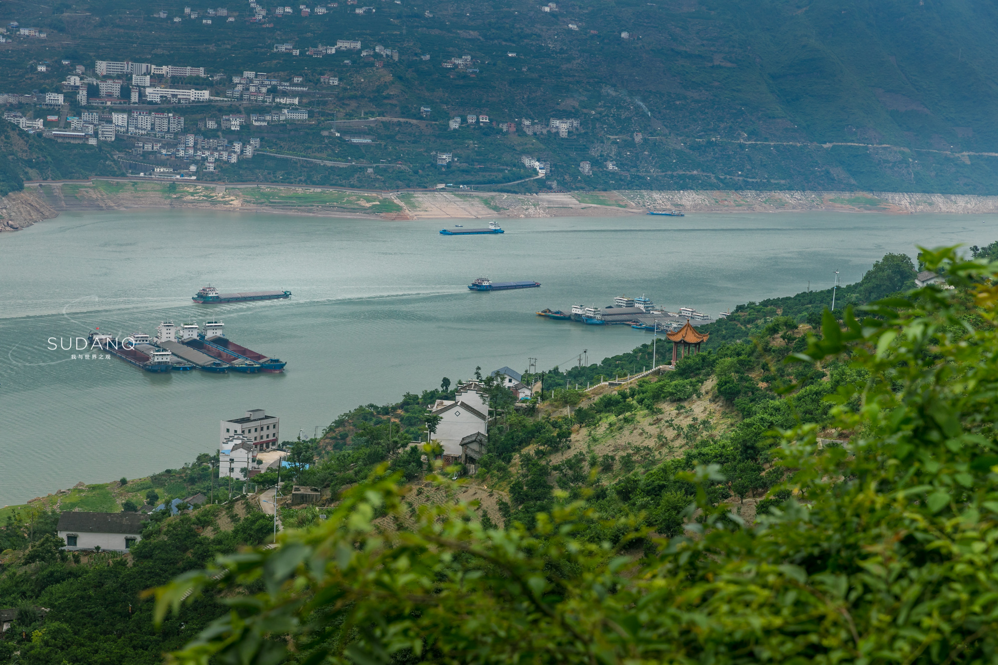 沿蜿蜒盘山路一路向下,高峡平湖风光尽收眼底,是自驾秭归一定要去看看