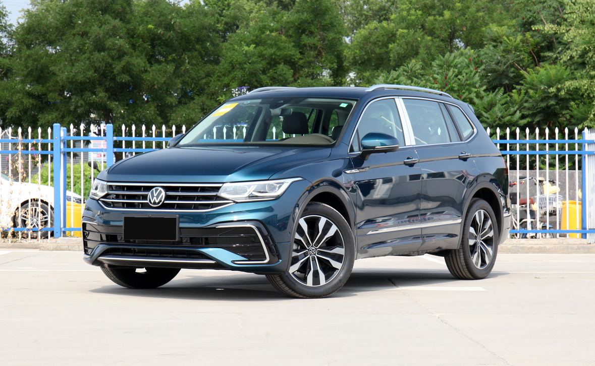 大众新款途观l实车到店,配四出排气 悬浮式大屏,车身进一步加长_凤凰