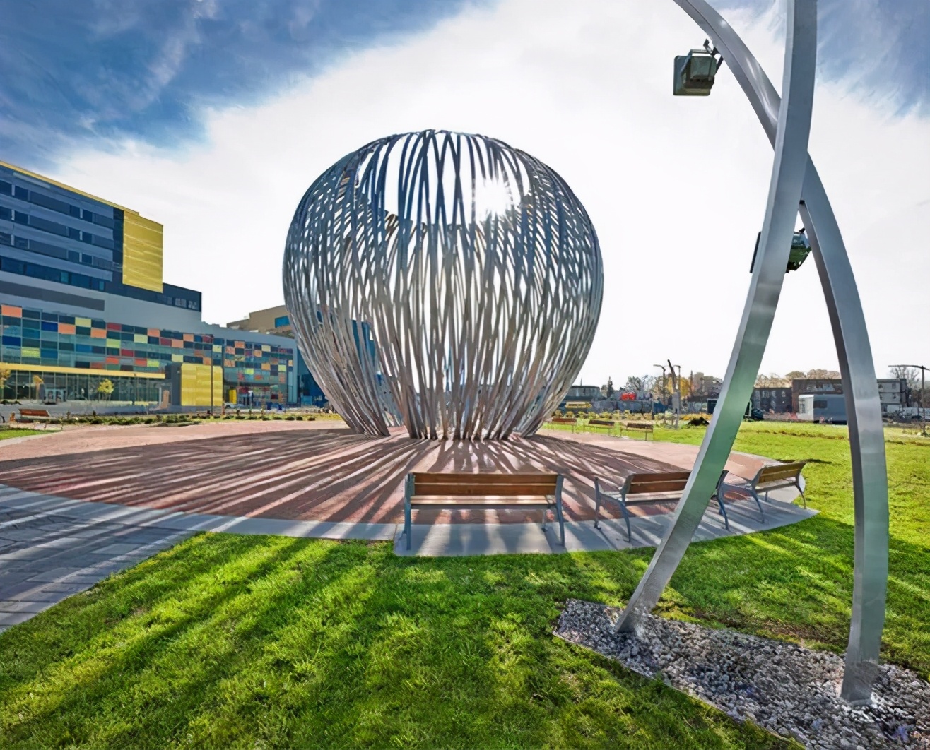 什么是景观小品?有人认为,无非就是放置在室外环境中的艺术品.