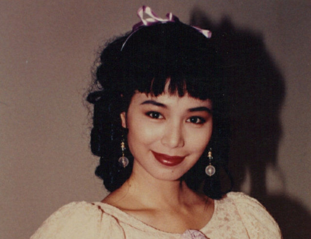 冯晓文最开始是广州东方宾馆的音乐团歌手,进入tvb后就立即被重用,还