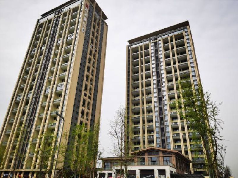 成都和泓麓江府土地用途疑云：商服用地做成“空