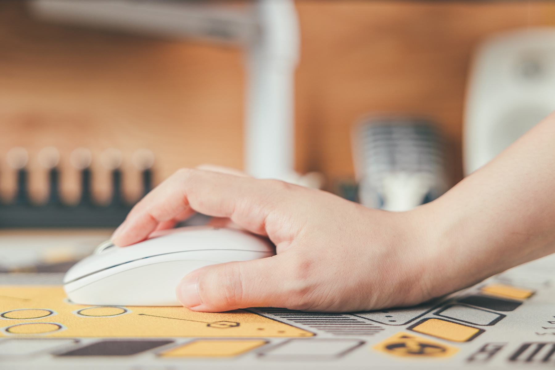 彻底解决鼠标手问题,后悔没早用,sanwa山业垂直无线鼠标体验__凤凰网