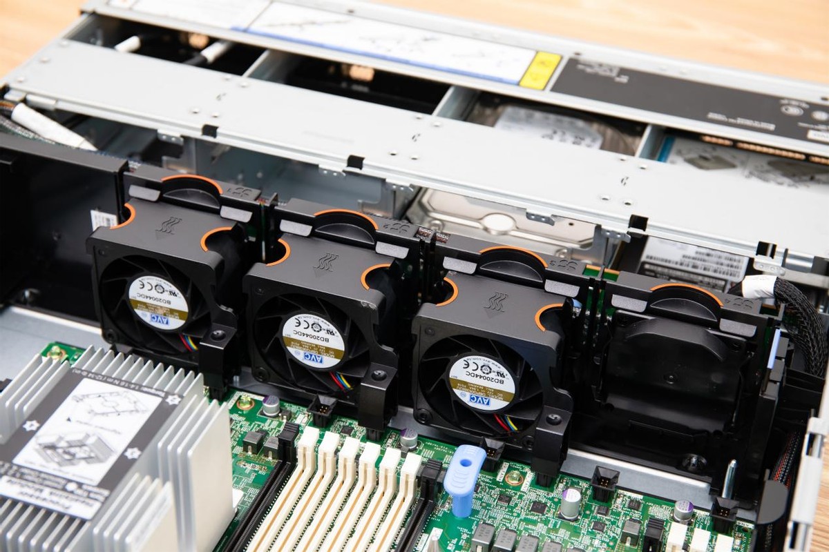 联想thinkserver sr588服务器主机开箱:企业推荐爆款机型