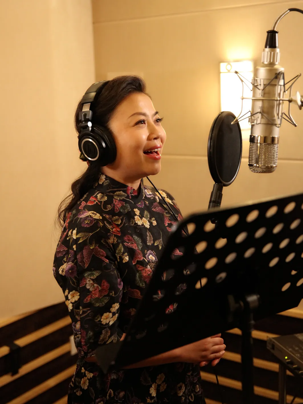 歌唱家张也与作曲家栾凯频频合作,《有多好》再创经典__凤凰网