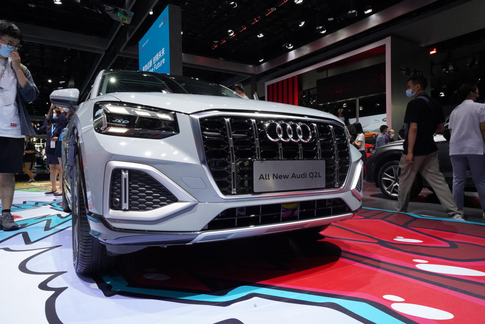 14t7速王一博签名版驾到奥迪q2l成都车展出圈