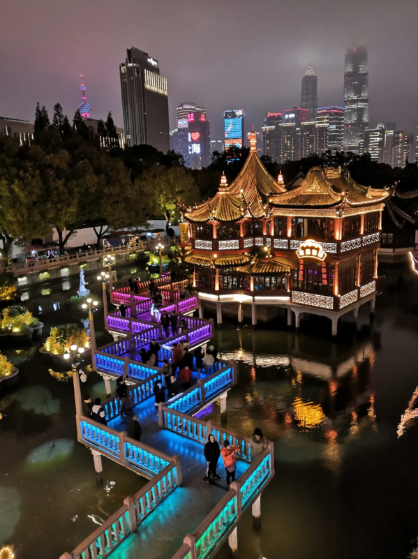 赏灯度中秋豫园九曲桥明起演绎节气主题光影秀